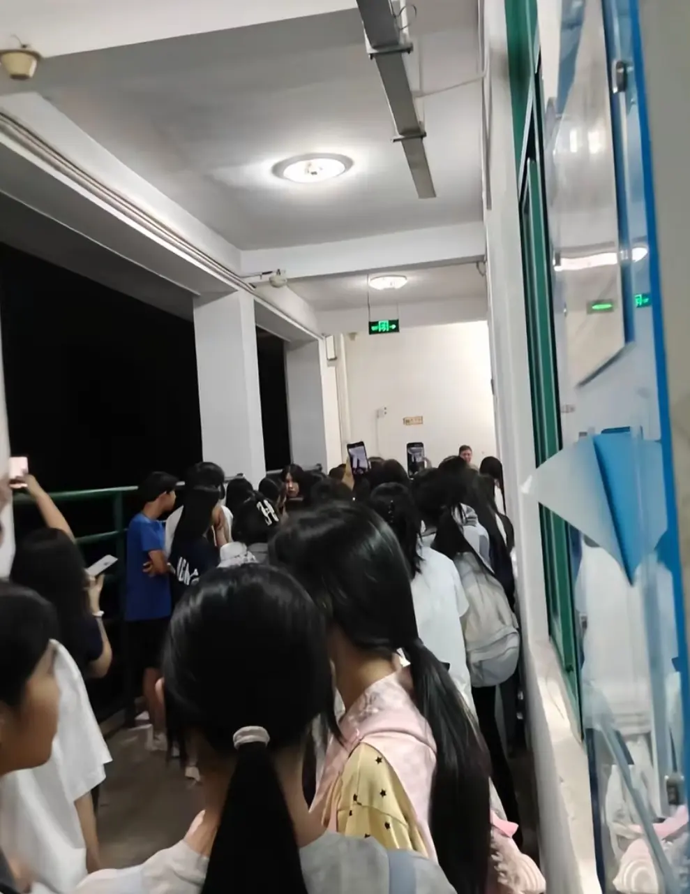《梅州市职业技术学院女厕产双胞胎天崩开局》原视频直出-绝版高清影像资料-梅州市职业技术学院女厕产双胞胎天崩开局无删减免费在线观看