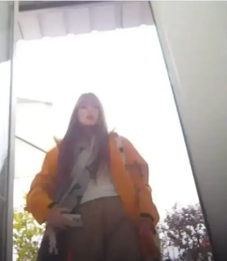 《成都奶茶店黄色冲锋衣木木厕所被偷拍》91黑料视频APP吃瓜网原视频高清完整版 - 黄色冲锋衣木木事件深度还原全程无删减 - 免费在线播放资源下载带你了解全貌