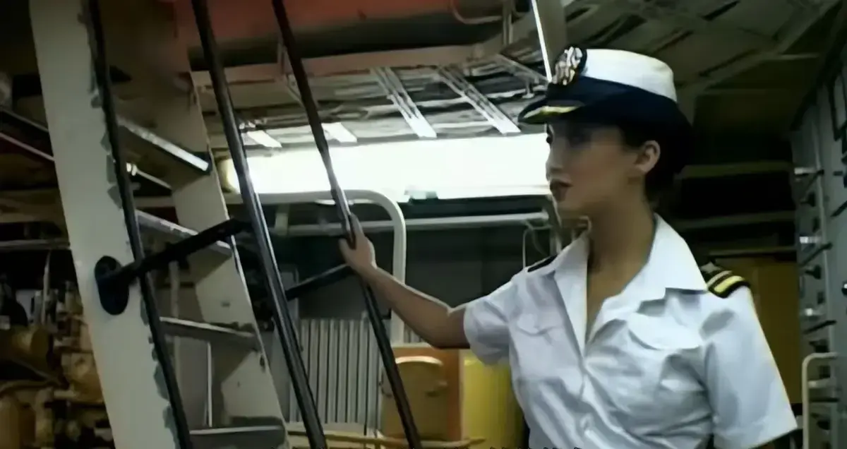 《军舰上的女兵》未删减版全集免费看-《军舰上的女兵》高清中字在线播放-卡楚米主演战场女性生命赞歌