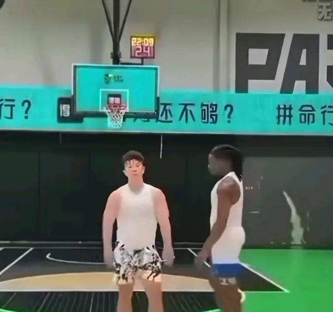 《牛教练的裤子》1080P在线播放-篮球单挑关我裤子什么事《牛教练的裤子》无广告免费观看\黑哥偷袭笑死我了