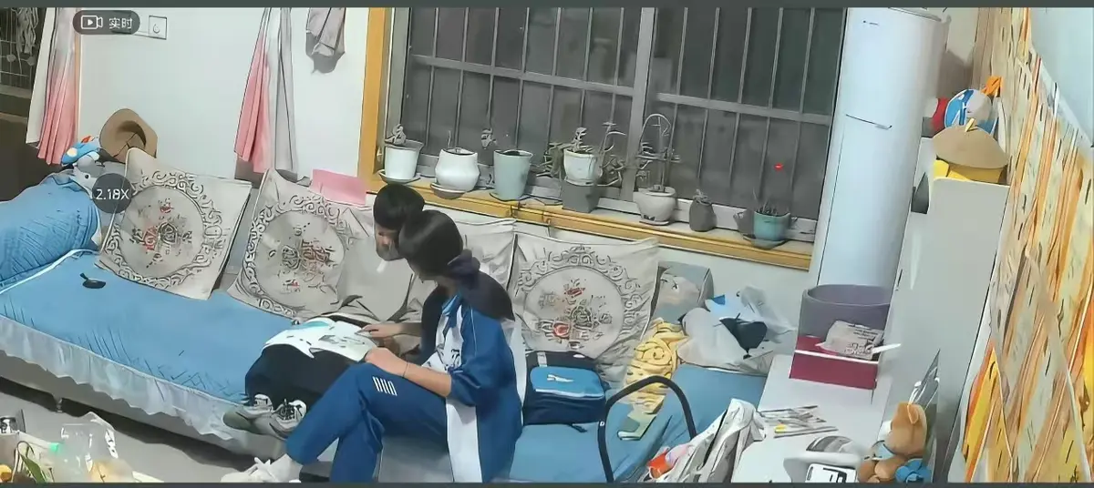 《来自姐姐的爱》无删减完整版在线播放-姐姐对弟弟的日常引导监控名场面-来自姐姐的爱高清正片免费观看
